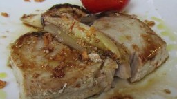 Recepta de cuina de Tonyina vermella a la planxa amb salsa de soja